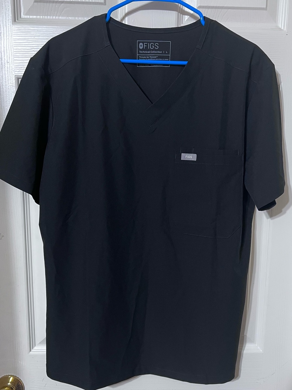 FIGS  Men's Sz L Leon Three-Pocket Black Scrub Top